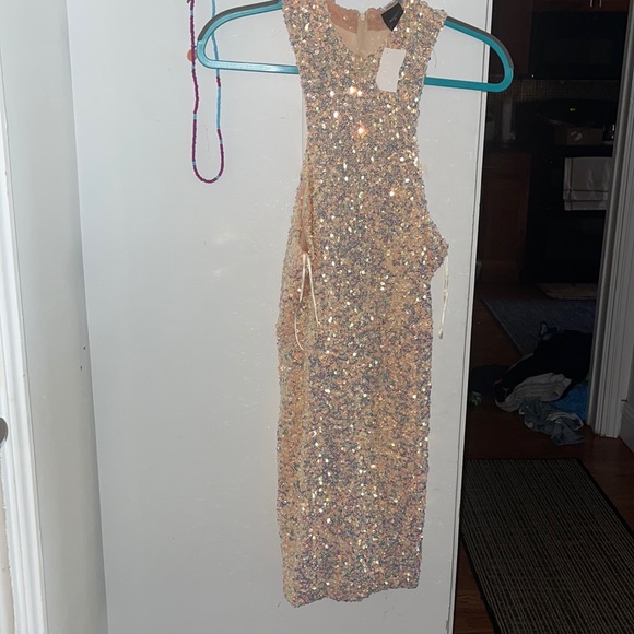 Dress - Picture 1 of 5